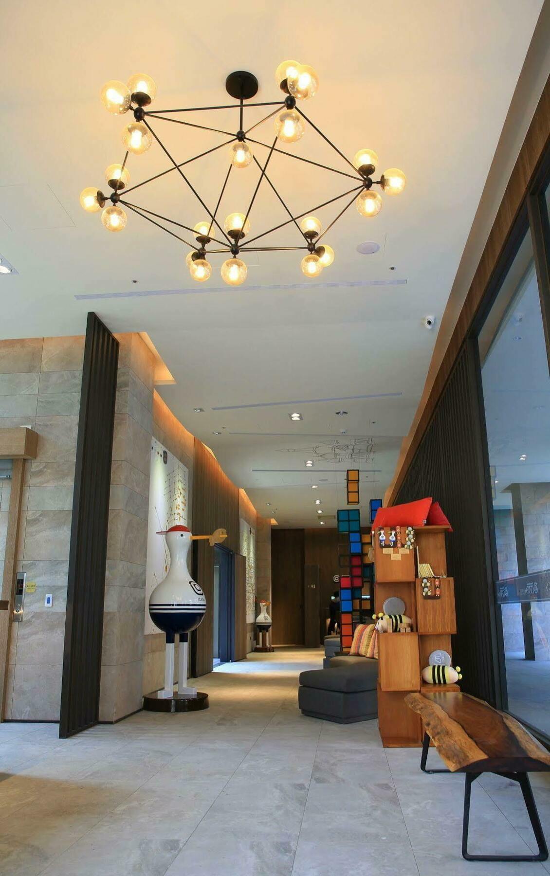 Icasa Hotel - By Cosmos Creation Taichung Bagian luar foto