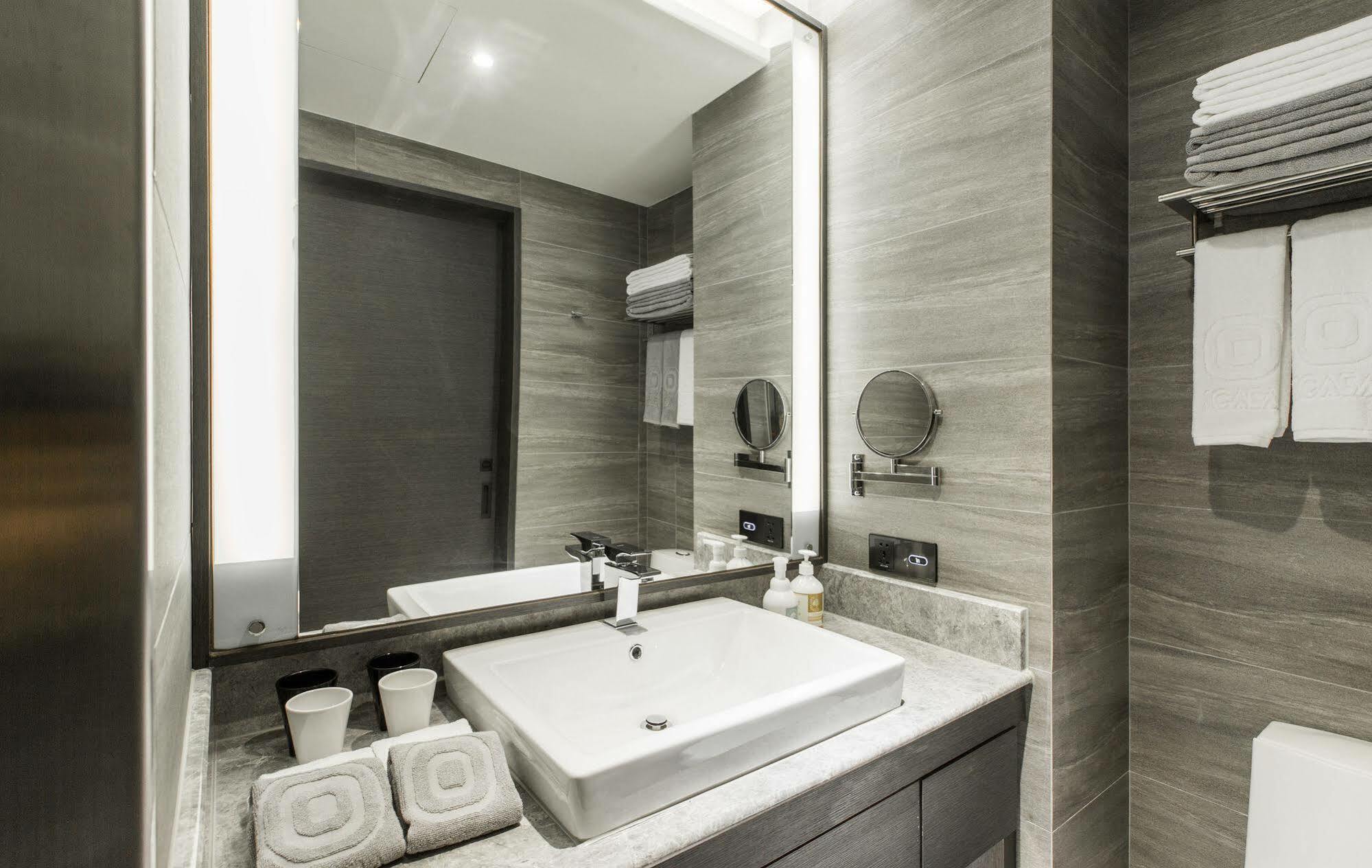 Icasa Hotel - By Cosmos Creation Taichung Bagian luar foto